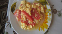 Сырно-творожный омлет с помидорами