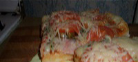 Пицца с беконом и маринованными огурчиками
