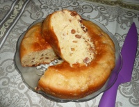 Пирог на ряженке с изюмом