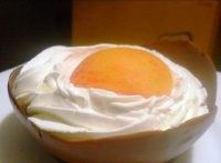 Шоколадное яйцо с персиковой начинкой
