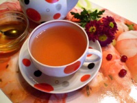 Чай с лепестками календулы и соком калины