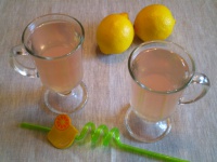Розово-лимонный напиток