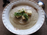 Суп-пюре из грибов с чесночными гренками