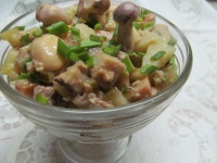 Фасолевый салат с курицей и грибами