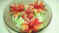 Овощной салат с помидорами черри