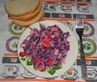 Салат из помидоров и краснокочанной капусты
