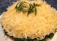 Салат с семгой и сыром