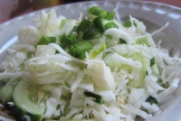 Салат со свежей капустой и огурцами