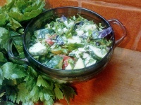 Овощной салат с чесноком