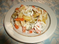 Картофельный салат с огурцами и морковью