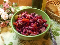Сытный мясной салат с рисом