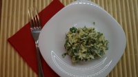 Яичный салат с сыром и зеленью