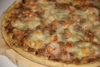 Пицца с тунцом и креветками