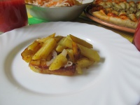 Картофель жареный с луком и чесноком
