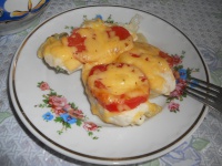 Куриная грудка запеченная с помидорами и сыром
