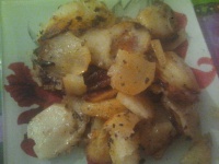Жаренный картофель с сушенным базиликом